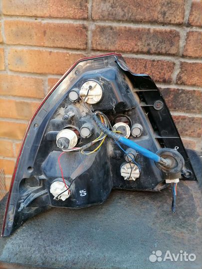 Фонарь задний, правый на шевролет авео