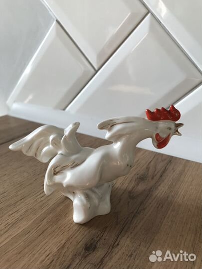 Статуэтка фарфор