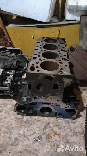 Двигатель D4CB в разборе