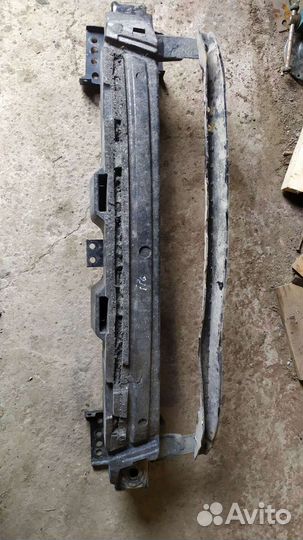 Усилитель бампера Тигуан 1gen