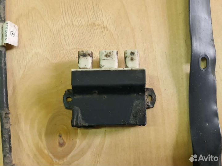 Блок открытия багажника Mercedes W222