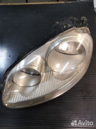 Фара левая Volkswagen Jetta 5