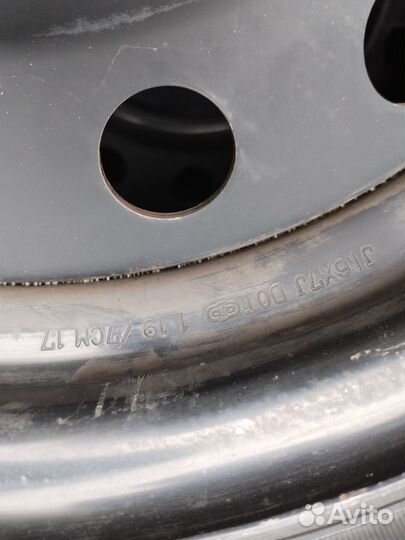 Bridgestone Blizzak VL1 215/65 R16