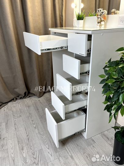 Современный туалетный стол