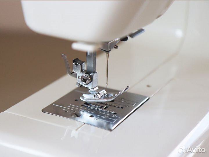 Швейная машинка Janome XR-9