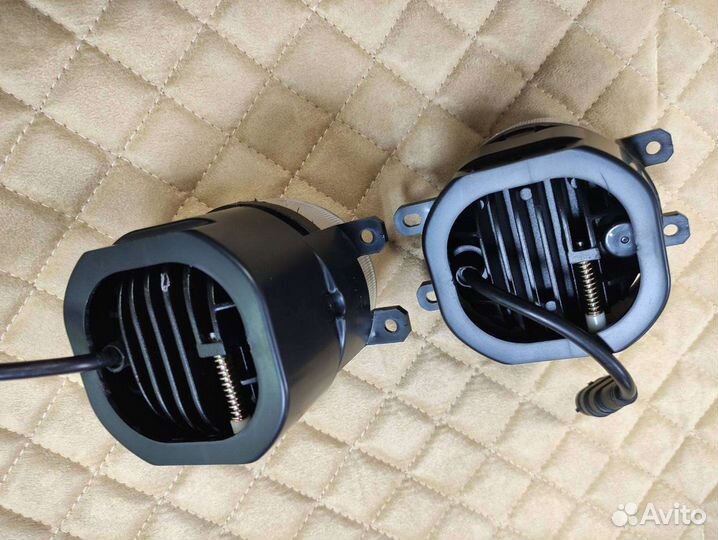 Противотуманные фары на Тойоту Короллу Камри