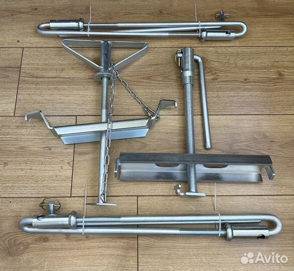 Крепление запасного колеса прицепа