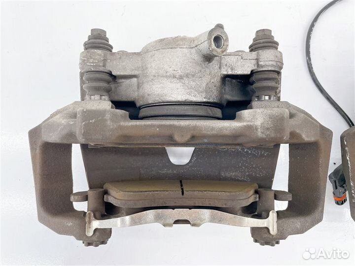 Суппорт тормозной пара передний Mercedes-Benz