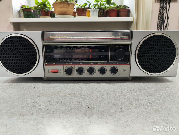 Проигрыватель винила Вега - 300 стерео