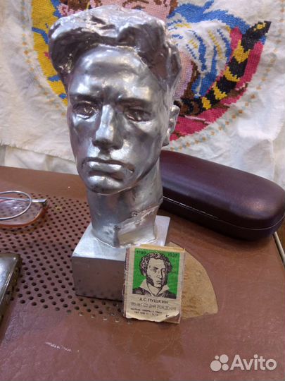 Бюст Маяковского