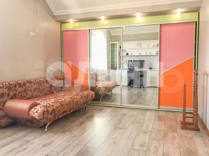 Дом 231,7 м² на участке 6,7 сот.