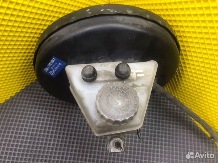 Вакуумник Mercedes-Benz S124 M102.982 1989