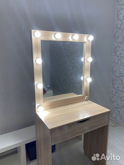 Гримерное зеркало с тумбой