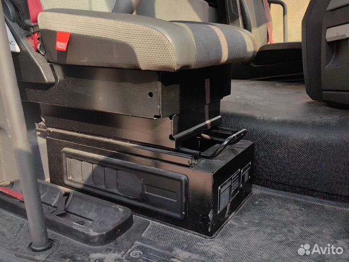 Пассажирское сиденье Renault T 2015 год