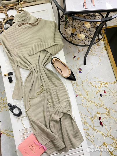 Платье с горлом