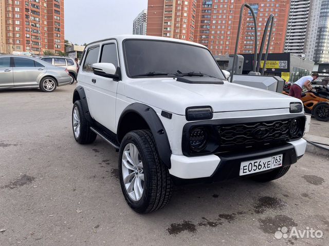 Белая тонированная нива