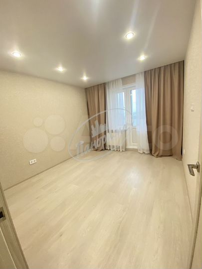 2-к. квартира, 56 м², 1/10 эт.