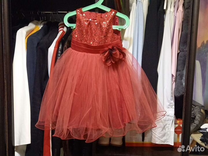 Нарядное платье