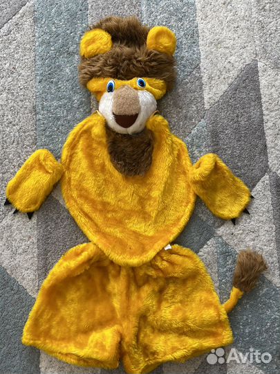 Ногодний костюм льва