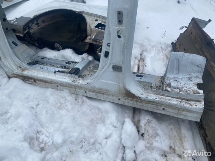 Порог левый Nissan Almera G15 K4M 1.6 2015