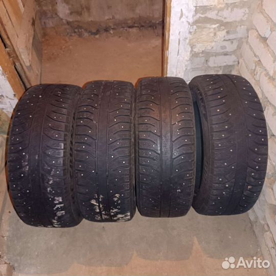 Bridgestone Ice Cruiser 7000 205/55 R16 T