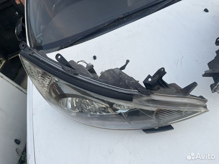 Фары ксенон Mitsubishi Grandis