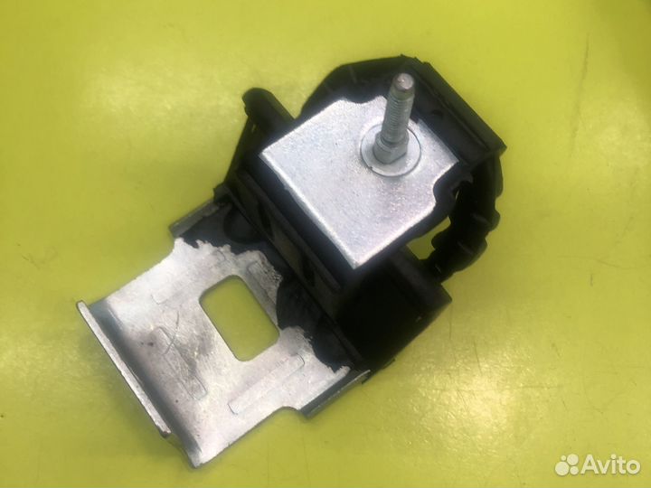 Крепление клушителя Renault laguna