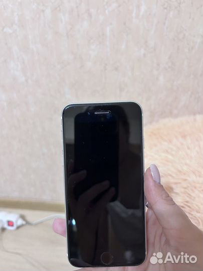 iPhone SE (2020), 64 ГБ
