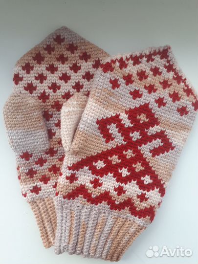 Варежки жаккардовые женские, вязанные крючком