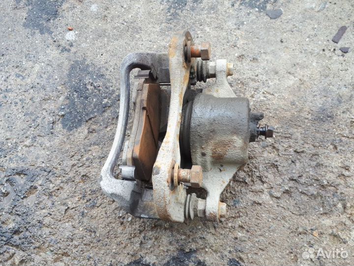 Суппорт передний правый Kia Sportage 3