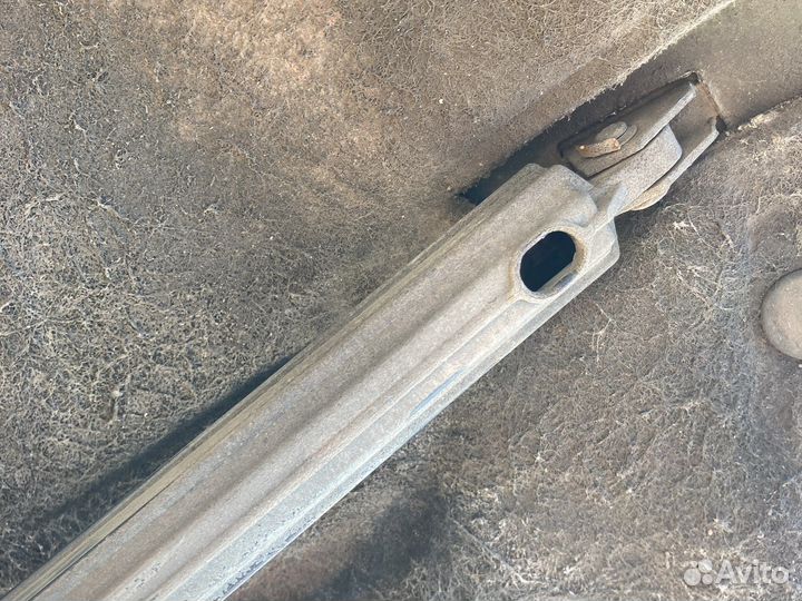 Упор капота ауди 100 с4