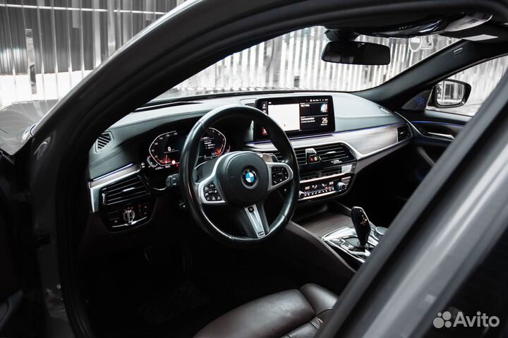 Аренда автомобиля BMW 5 (530i) c М пакетом