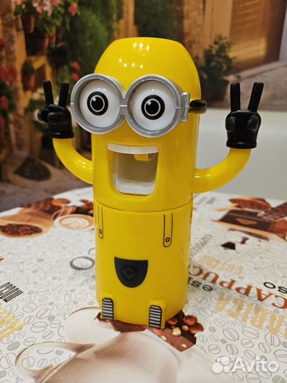 Держатель для зубных щеток