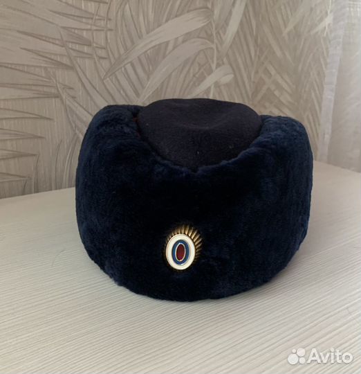 Женская шапка сотрудика полиции