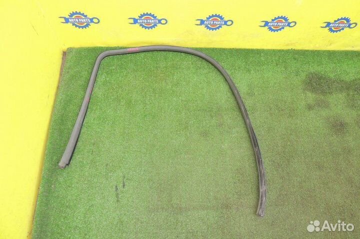 Уплотнение дверное переднее левое Honda Cr-V RD1