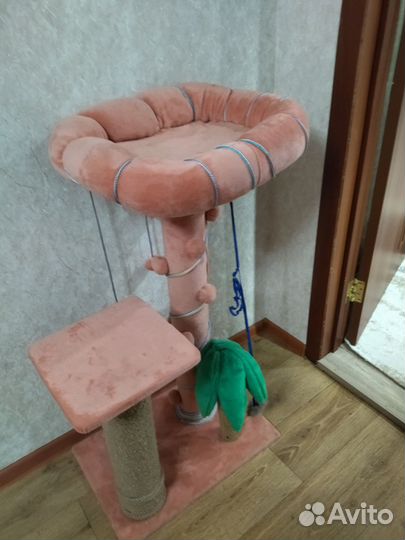 Лежанка для кошек с когтеточкой