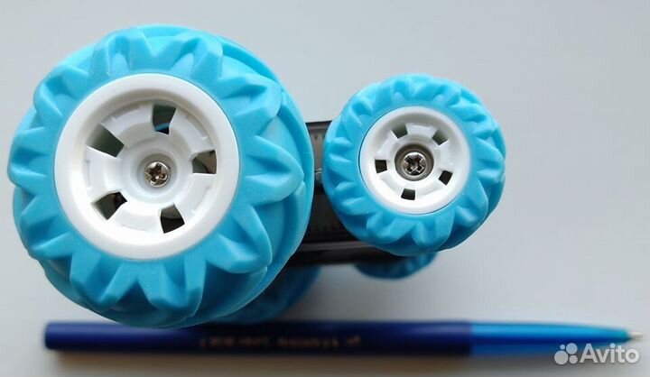 Трюковая (перевёртыш) машинка на радиоуправлении