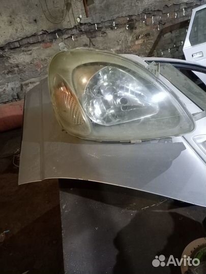 Фара toyota vitz
