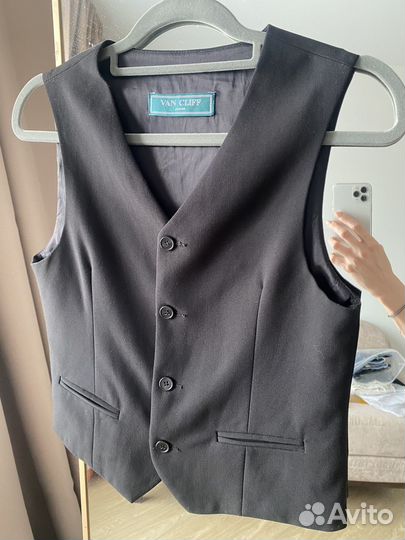 Жилетка на мальчика 2 шт