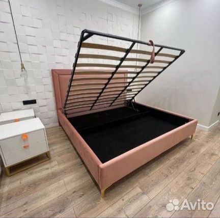 Кровать