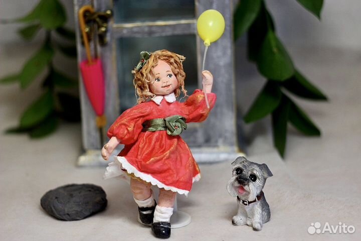 Ватная игрушка Мая с шариком