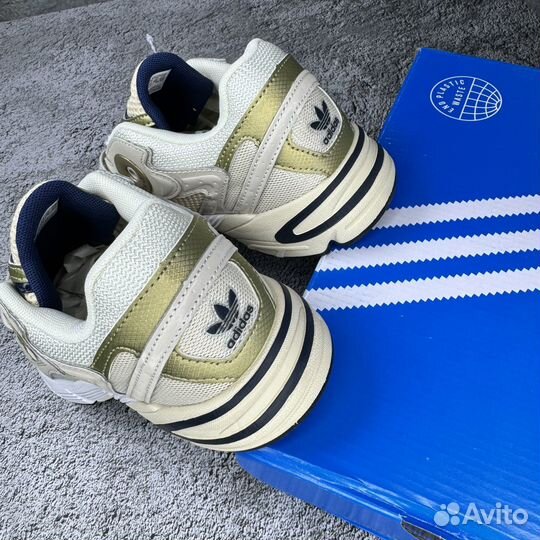 Кроссовки Adidas astir бежевые