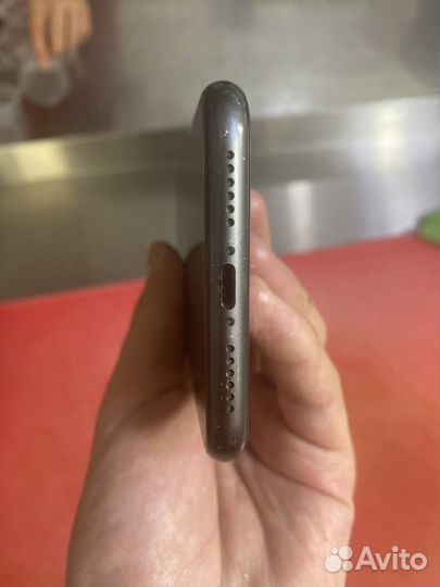 Телефон iPhone 11