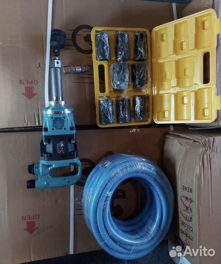 Пневмогайковерт ударный грузовой с набором