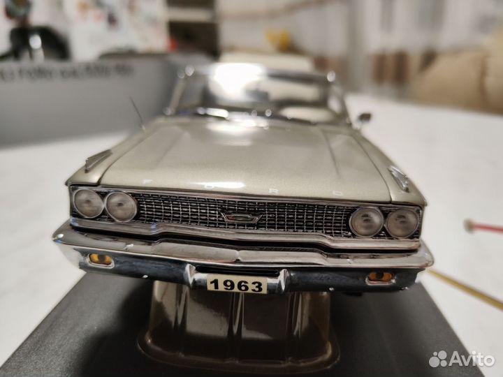 Ford Galaxie 500 XL Hardtop 1963 1/18 SunStar