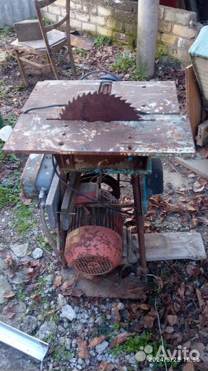 Циркулярный станок с фуганком