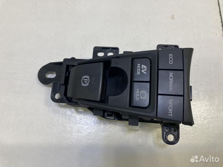 Кнопка фиксатора стояночного тормоза Toyota Camry