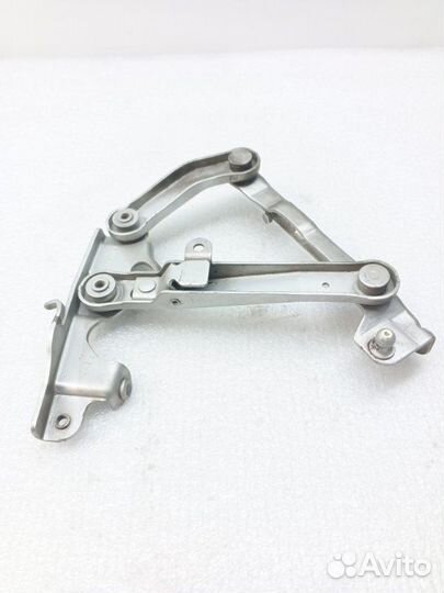 Петля капота правая Mercedes-Benz E-Class W211