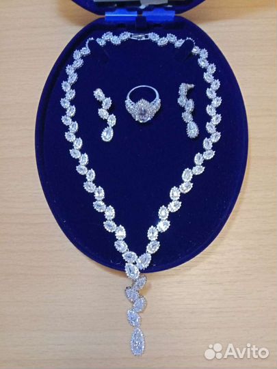 Женское украшение