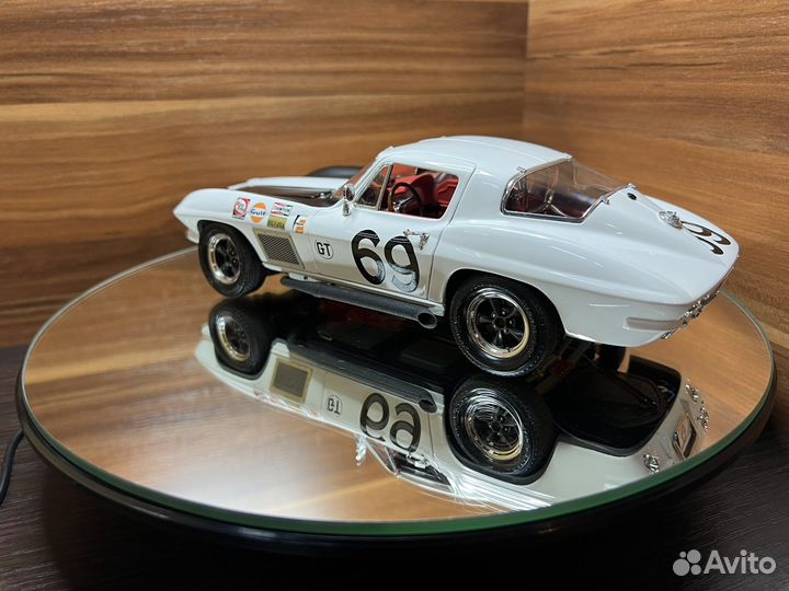 Модель автомобиля 1/18 exoto Corvette Grand Sport